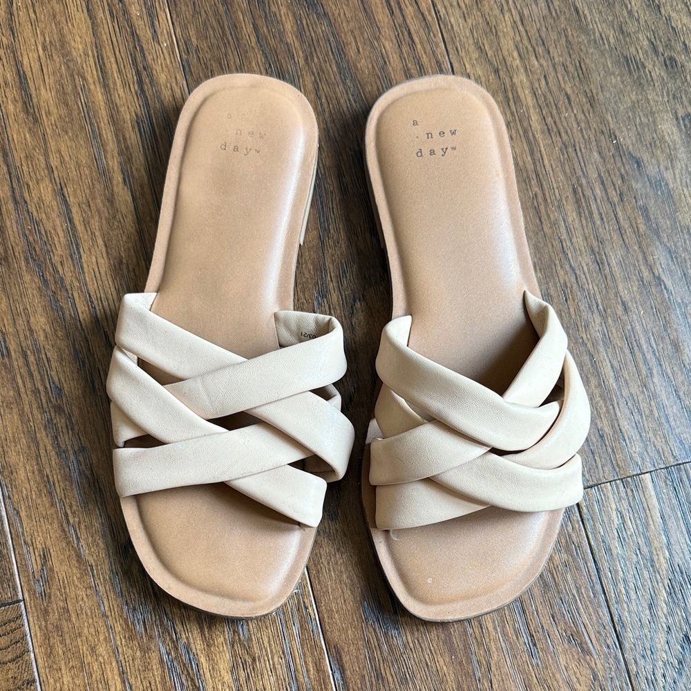 A New Day Women's Beige Crisscross Sandals size 7.5